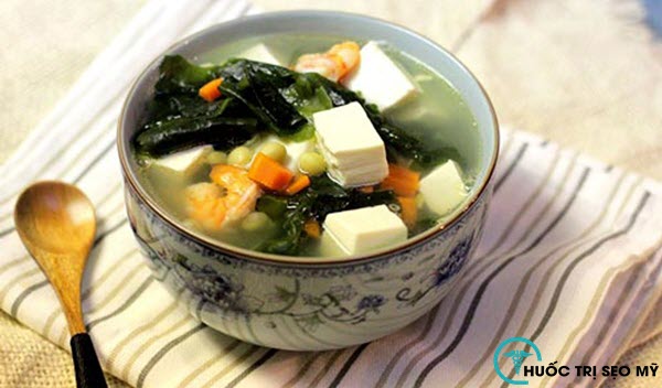 Vitamin A trong canh rong biển giúp các vết bỏng mau lành và không để lại sẹo